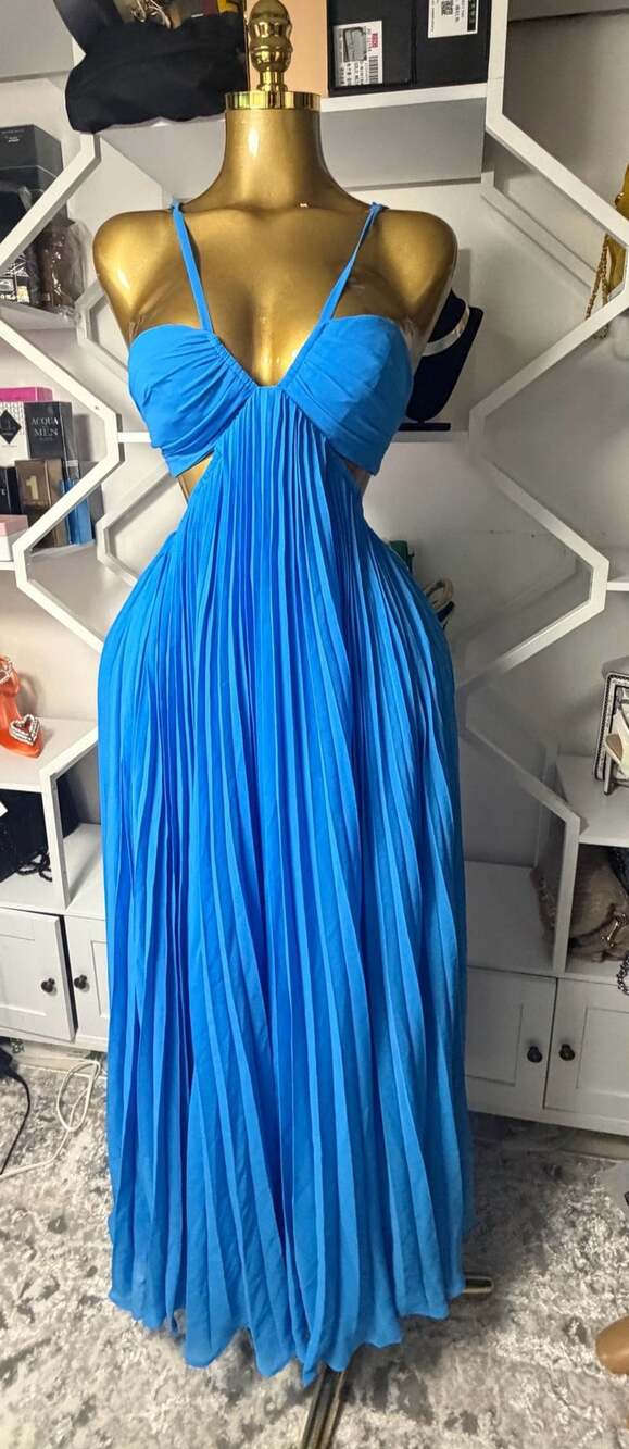 Ever New cut-out tie back plisse maxi dress in baby blue - Picture 1 of 6